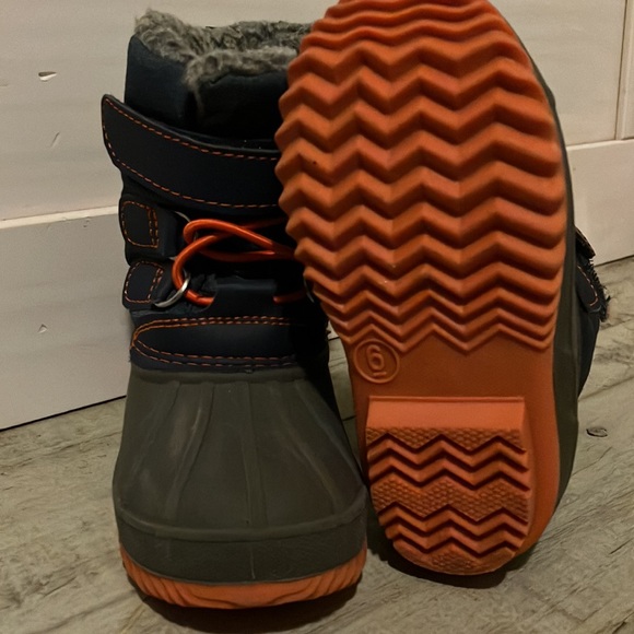9T Cat & Jack Thermolite winter boots. - Picture 2 of 6